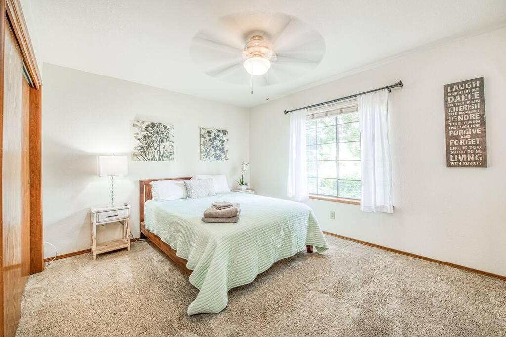 Photo of Bedroom in Raisin