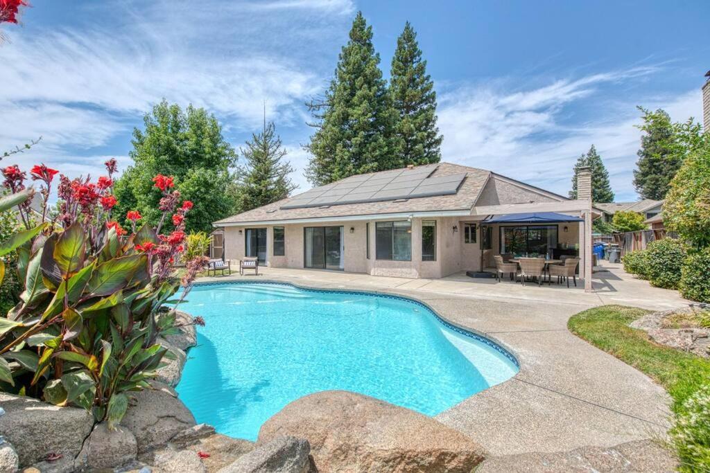 Photo of Outdoor in Raisin