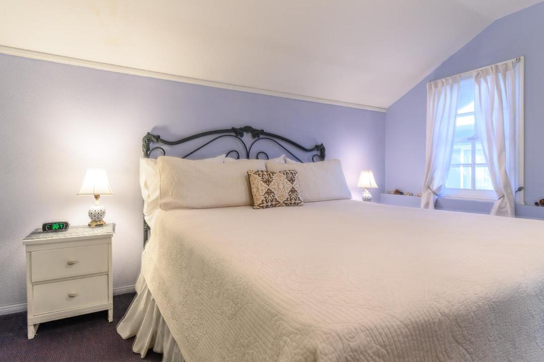 Photo of Bedroom in Bluff Heights