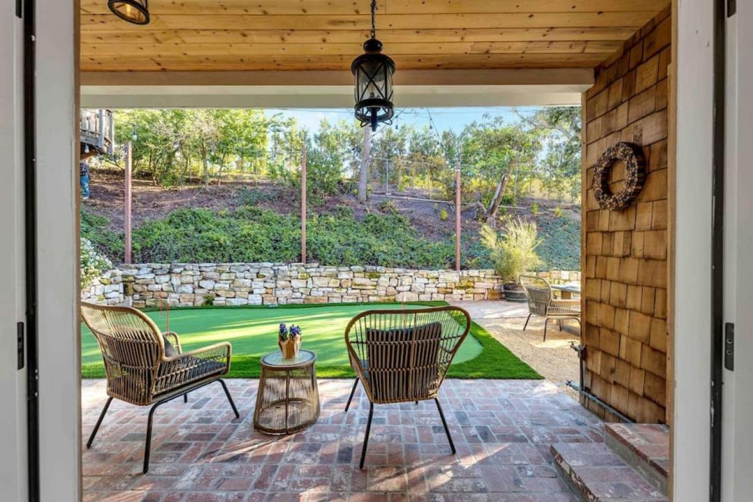Photo of Patio Balcony in Thousand Oaks