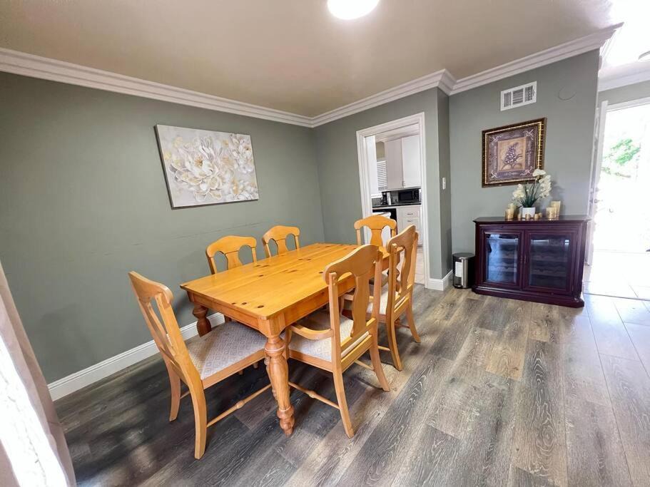 Photo of Livingroom in Midway City