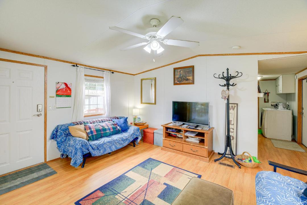 Photo of Livingroom in Max Meadows