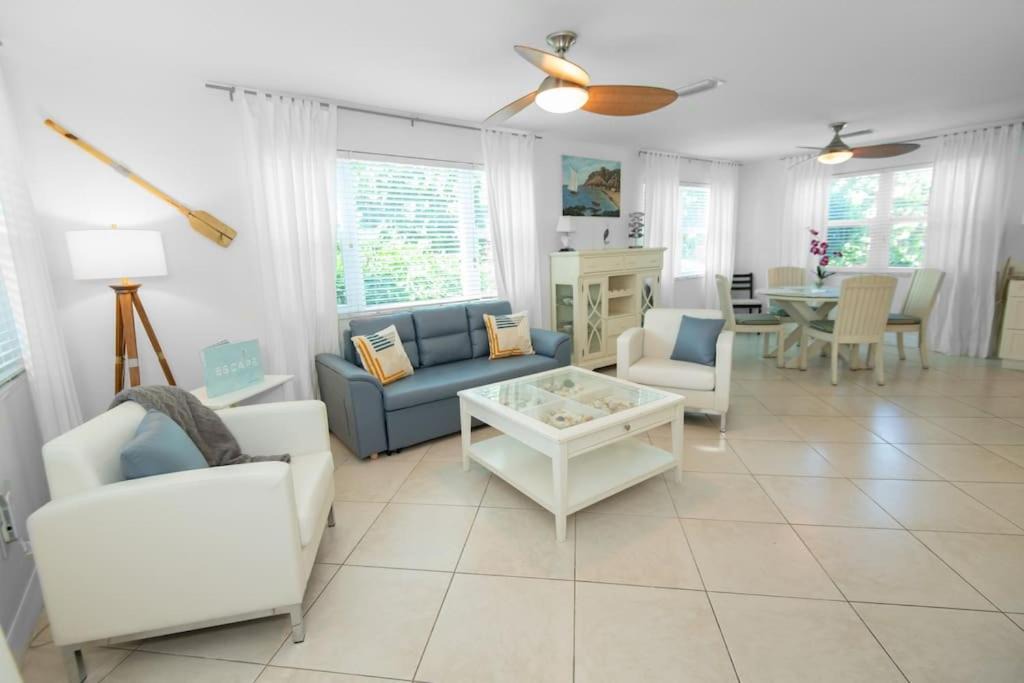 Photo of Livingroom in Fort Pierce Shores