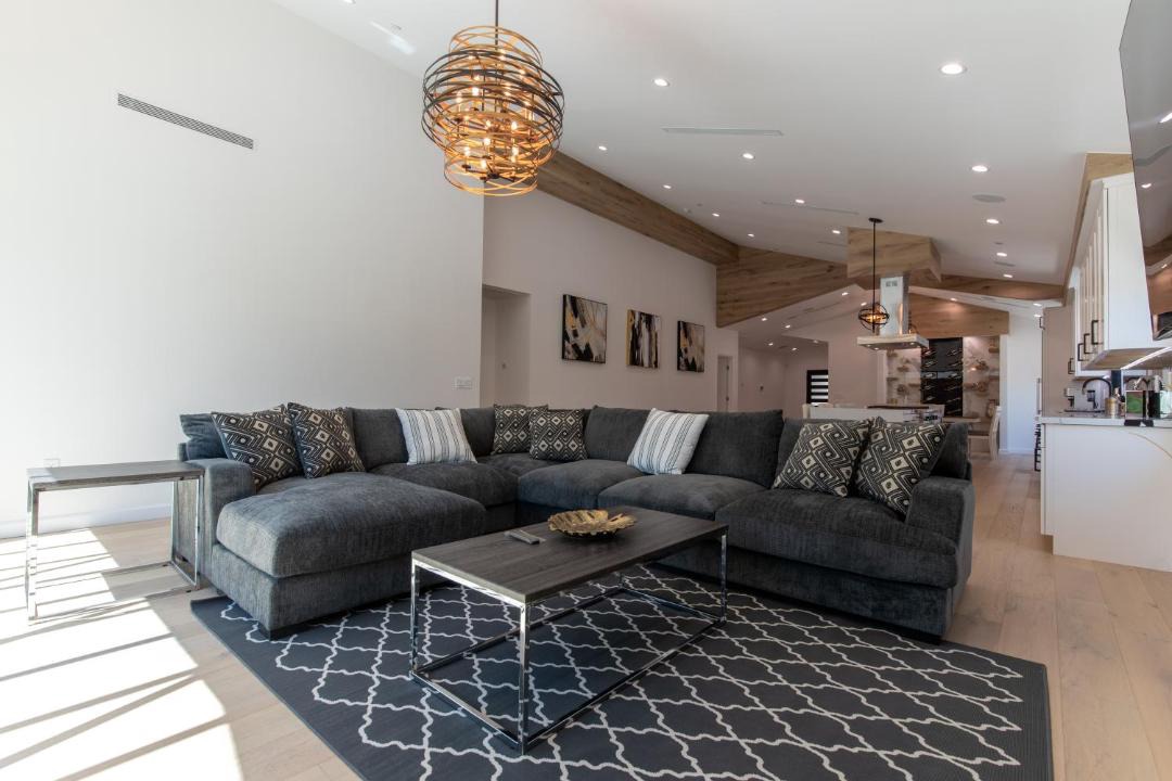 Photo of Livingroom in Toluca Woods