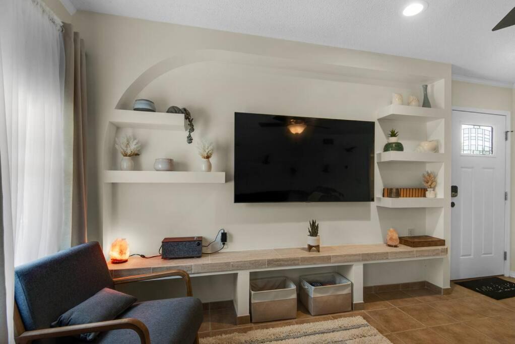 Photo of Livingroom in Northeast Pensacola