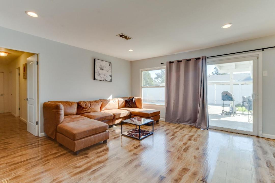 Photo of Livingroom in Reseda