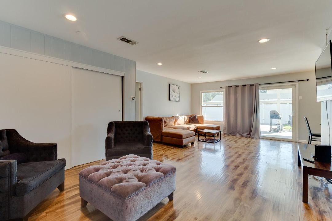 Photo of Livingroom in Reseda