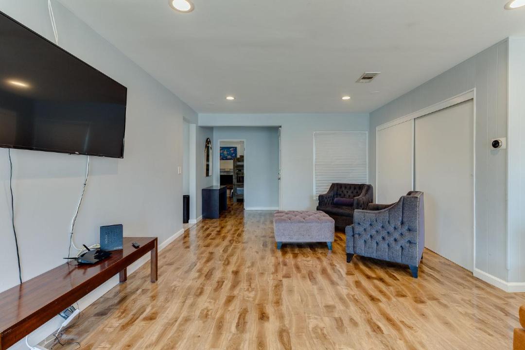 Photo of Livingroom in Reseda