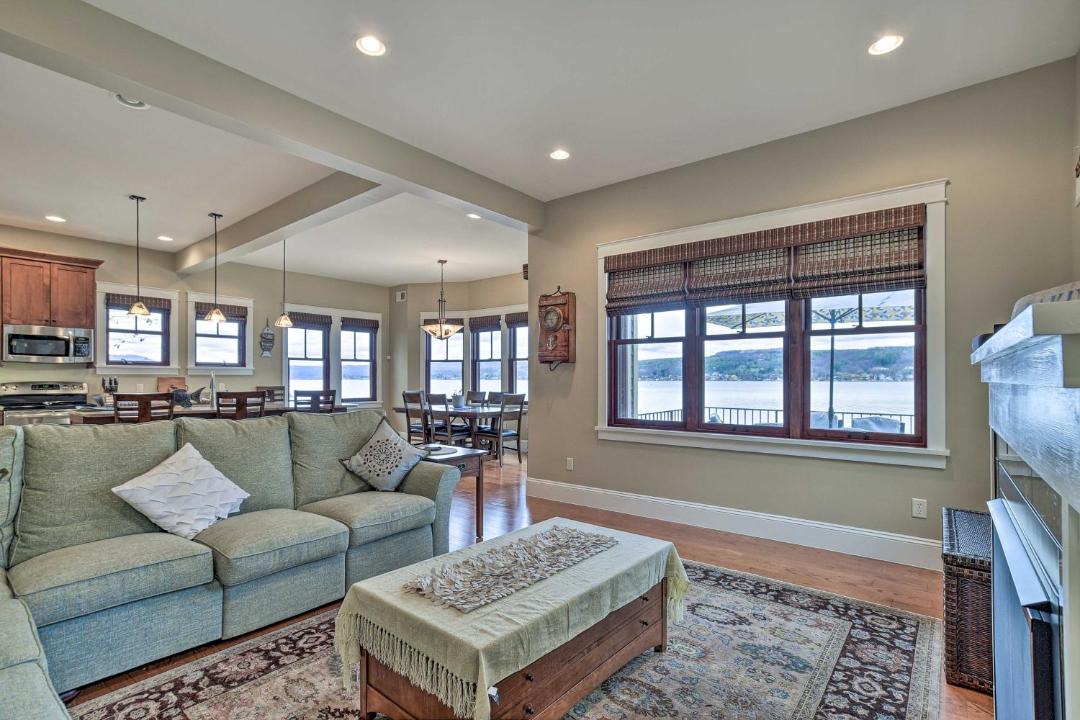 Photo of Livingroom in Hammondsport