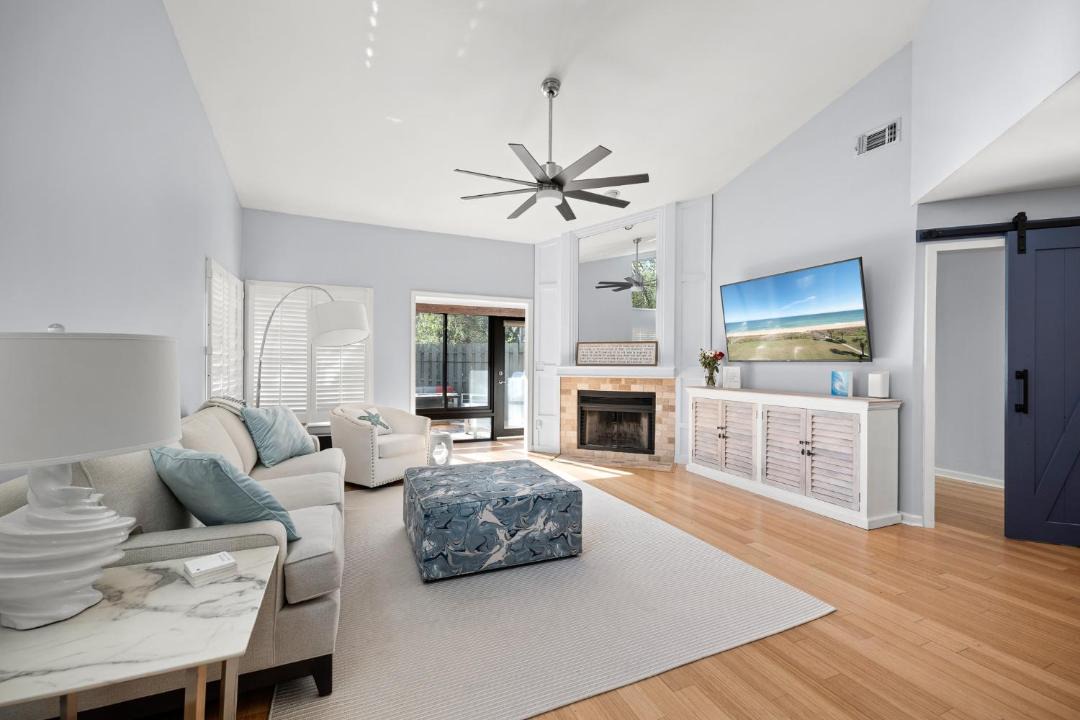 Photo of Livingroom in Palm Valley