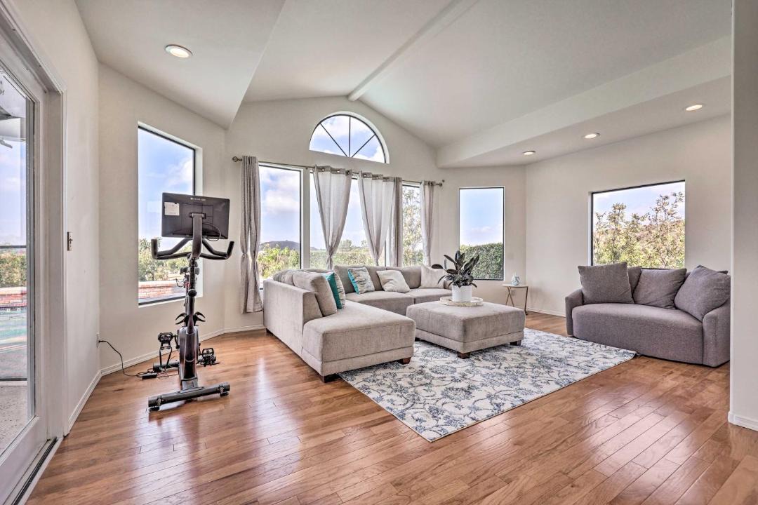 Photo of Livingroom in Thousand Oaks