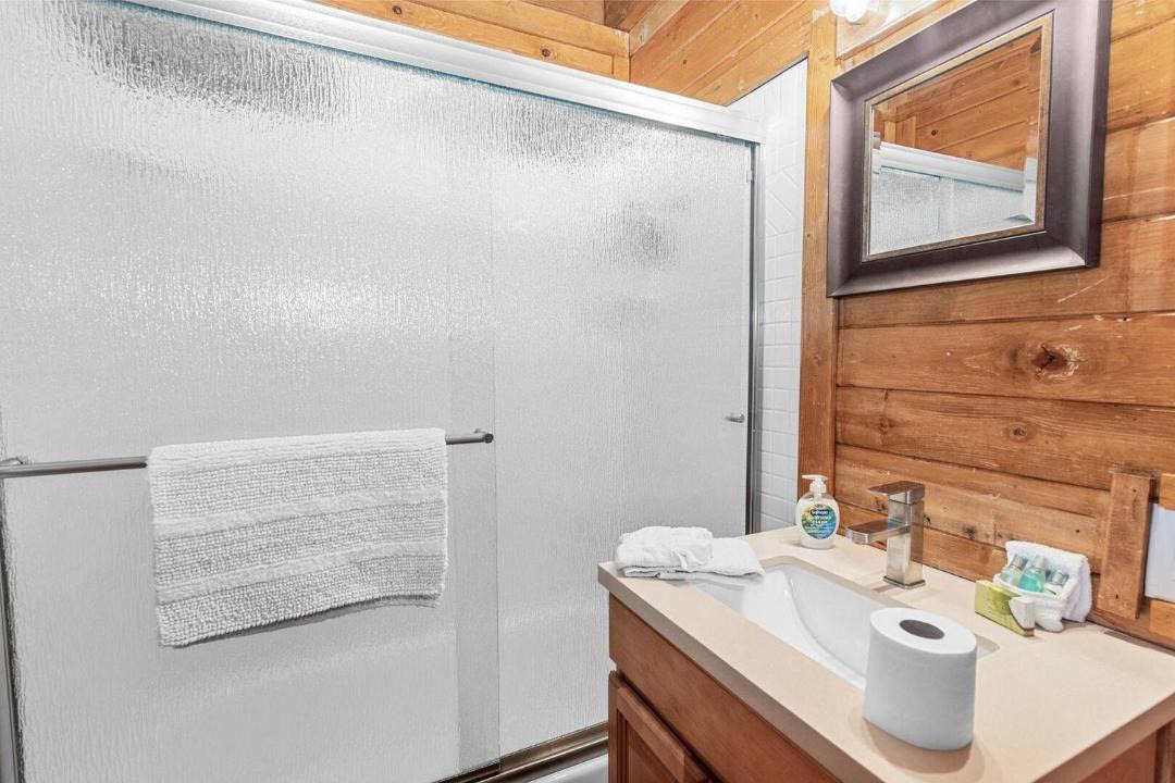 Photo of Bathroom in Summit Estates