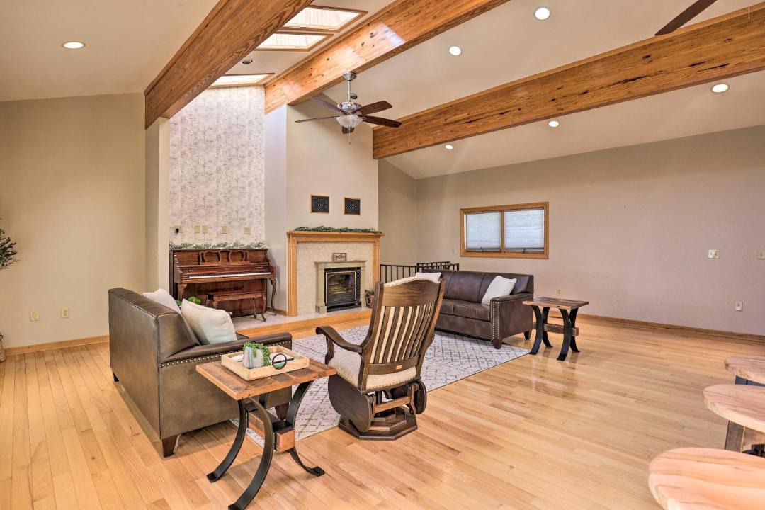 Photo of Livingroom in Romulus