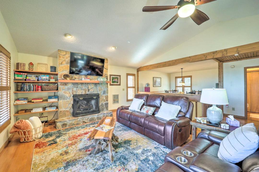 Photo of Livingroom in Charter Hills