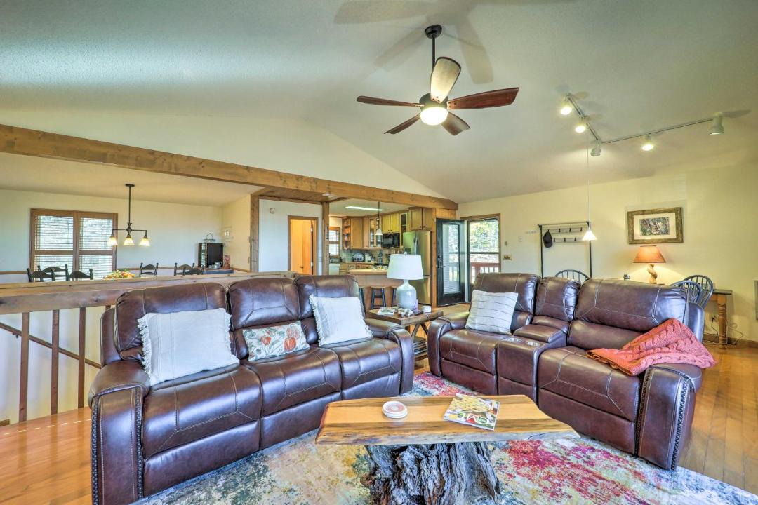Photo of Livingroom in Charter Hills