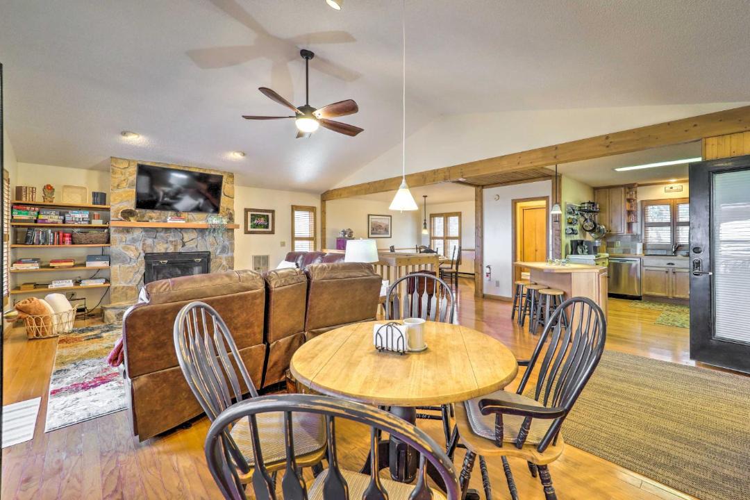 Photo of Livingroom in Charter Hills