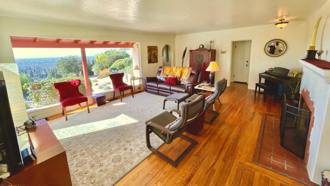 Photo of Livingroom in Whittier