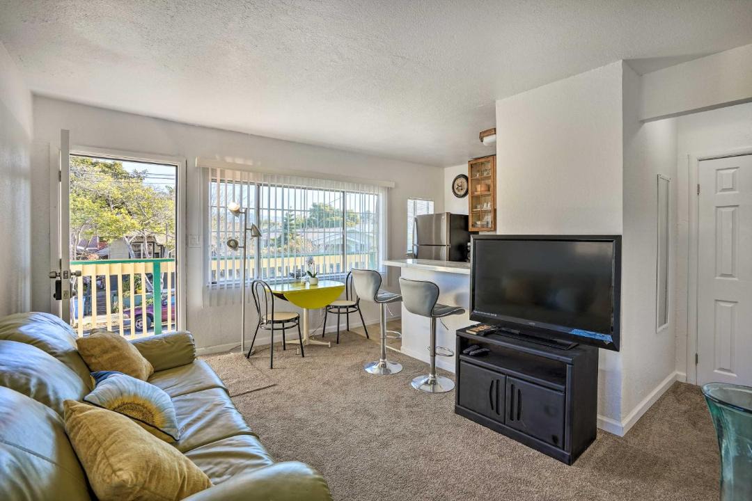 Photo of Livingroom in Southwest Berkeley