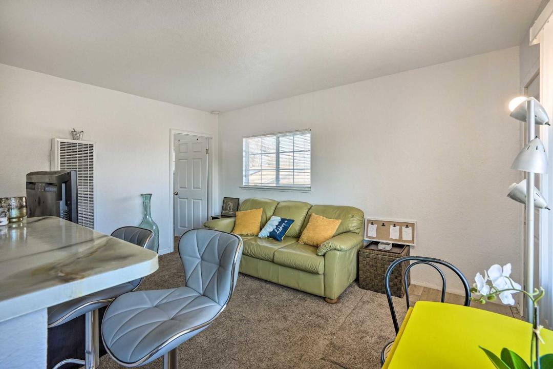 Photo of Livingroom in Southwest Berkeley