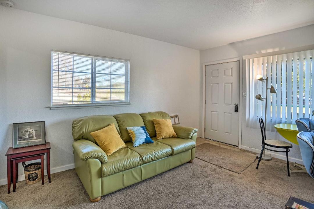Photo of Livingroom in Southwest Berkeley
