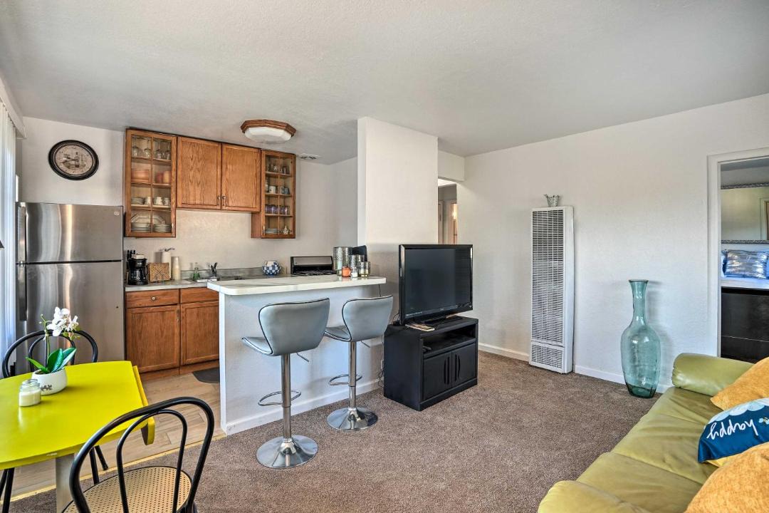 Photo of Livingroom in Southwest Berkeley