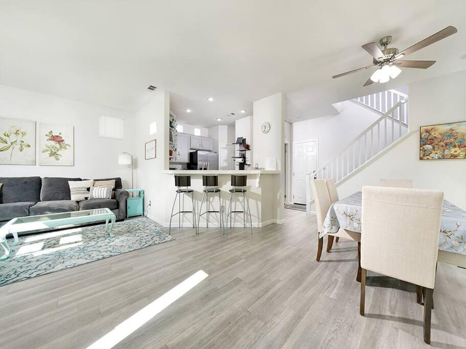 Photo of Livingroom in Rancho Santa Margarita