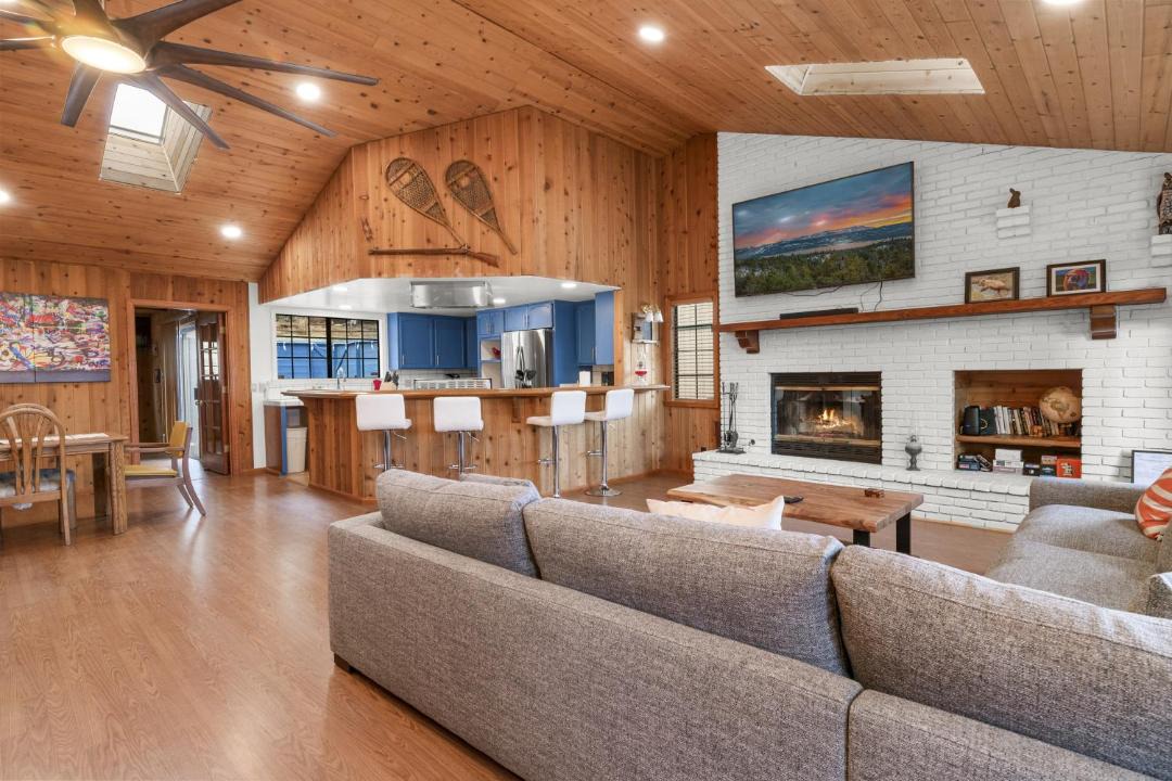 Photo of Livingroom in Fawnskin