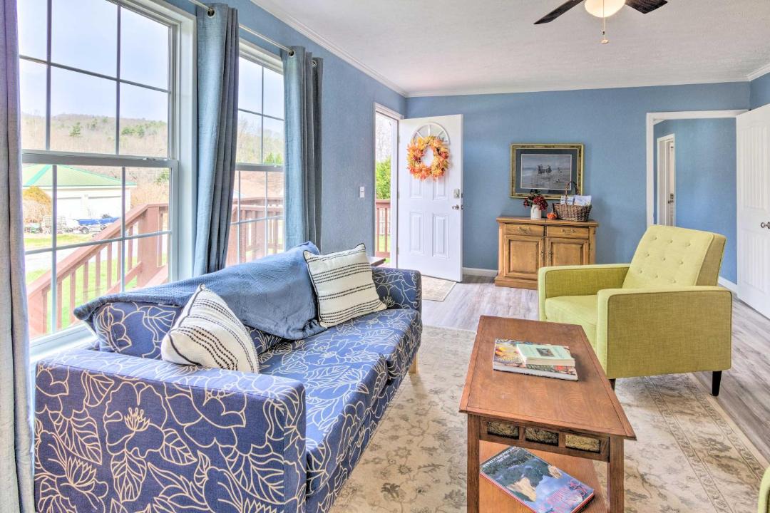 Photo of Livingroom in Tuxedo