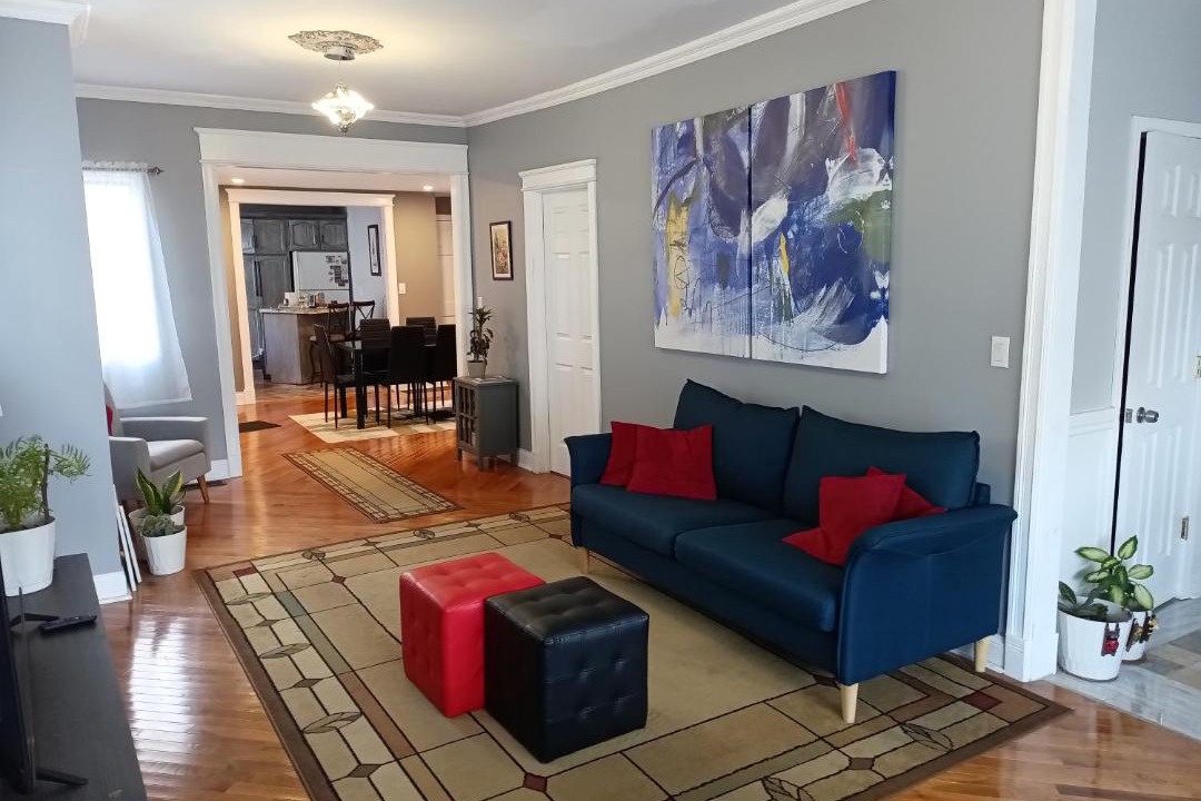 Photo of Livingroom in Front Park