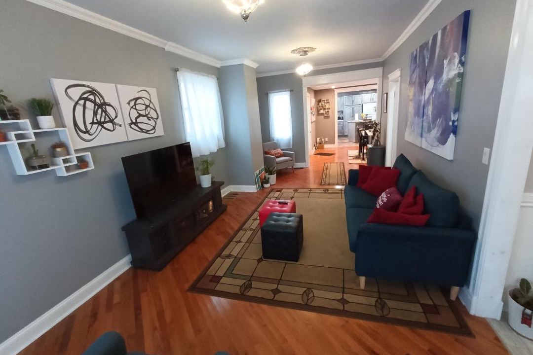 Photo of Livingroom in Front Park