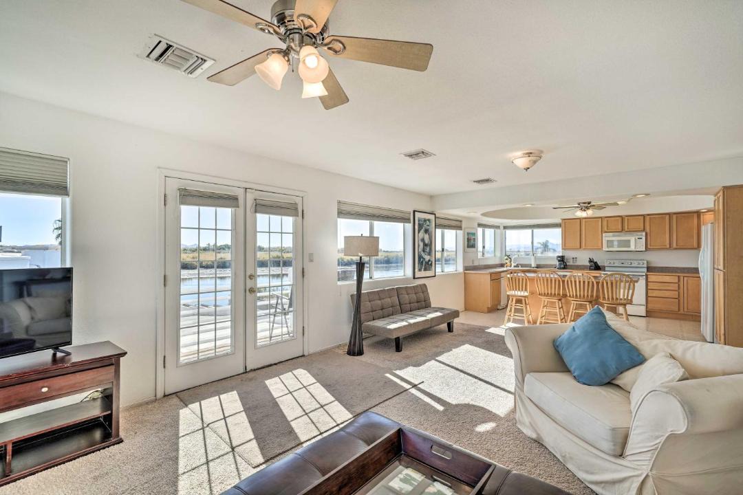 Photo of Livingroom in Earp