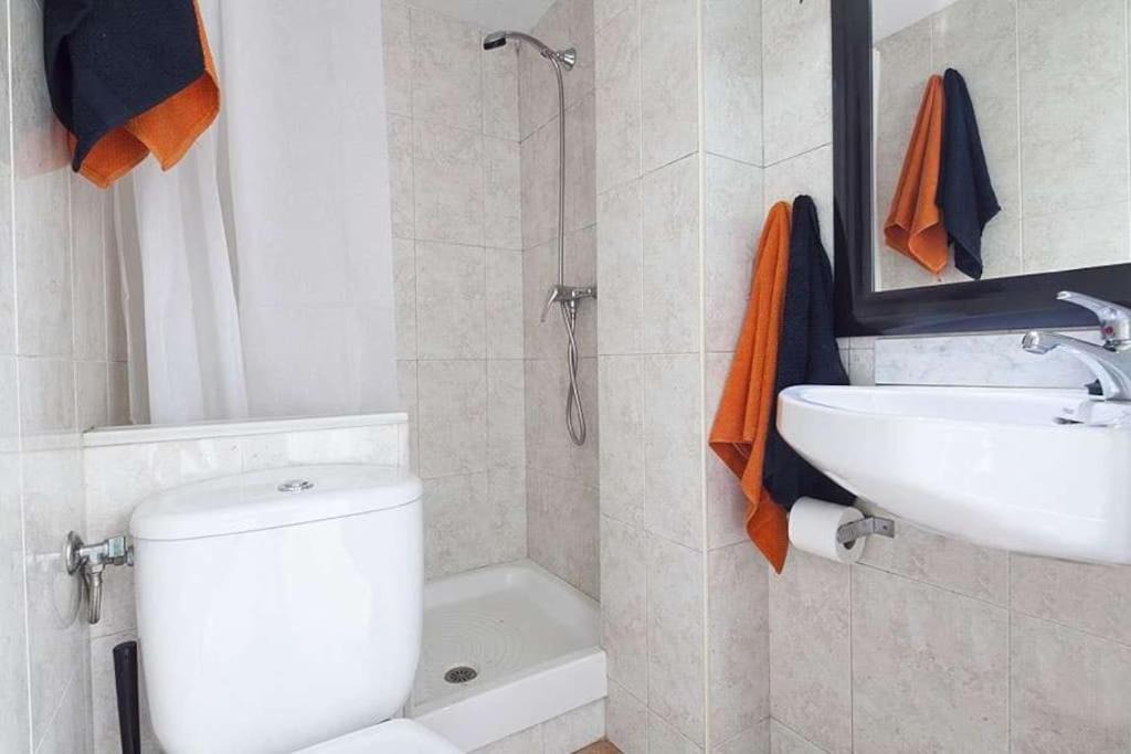 Photo of Bathroom in El Camp de l'Arpa del Clot