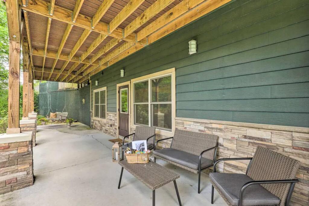 Photo of Patio Balcony in Mars Hill