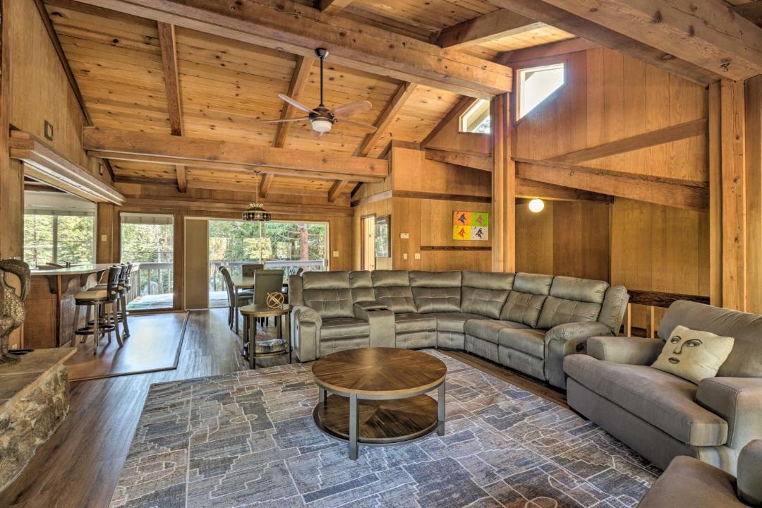 Photo of Livingroom in Tahoe Sierra Estates
