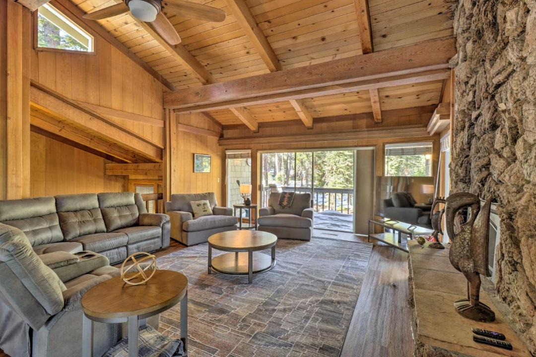 Photo of Livingroom in Tahoe Sierra Estates
