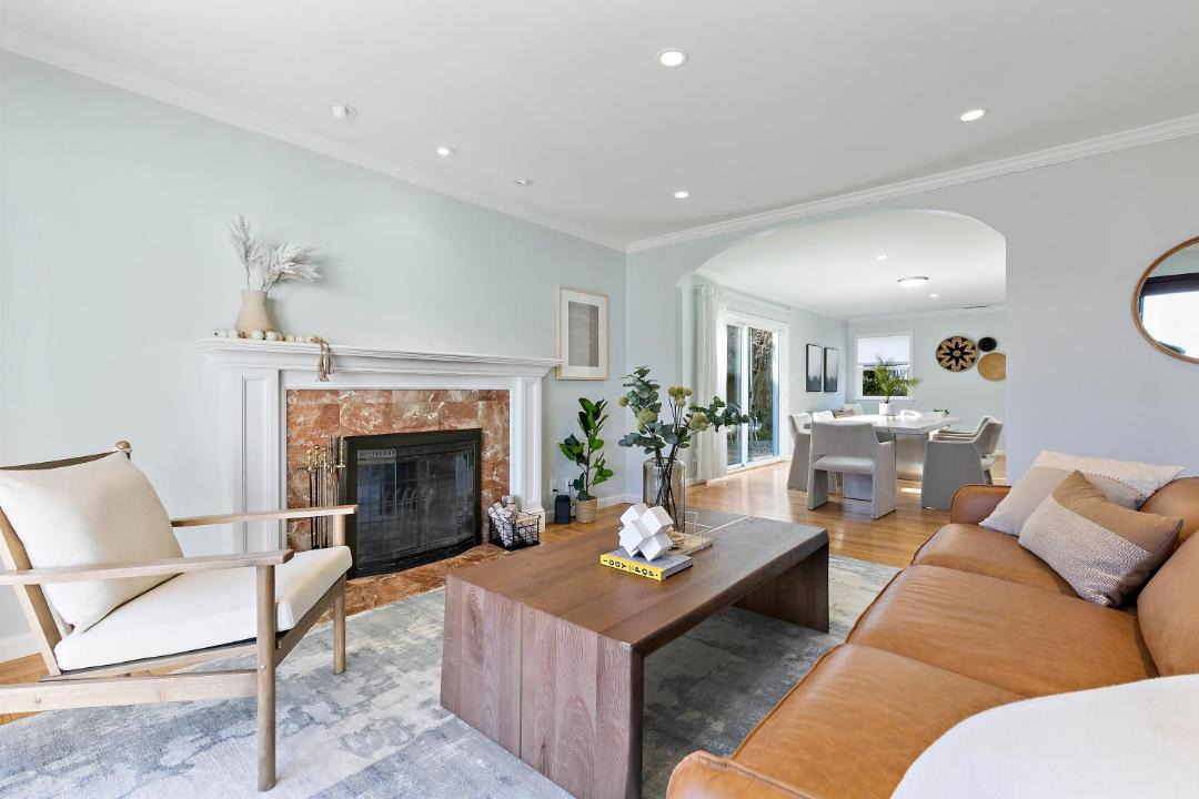Photo of Livingroom in Farm Hills