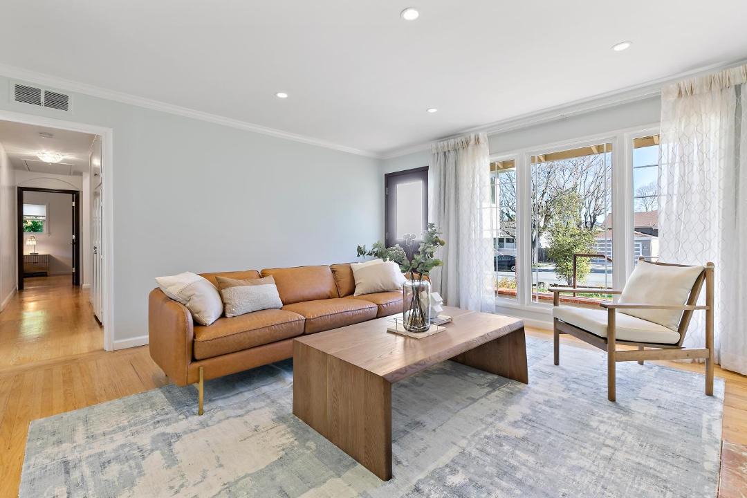 Photo of Livingroom in Farm Hills