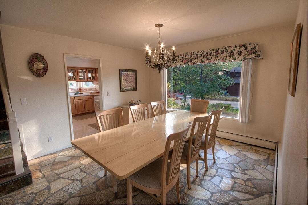 Photo of Livingroom in Round Hill Village