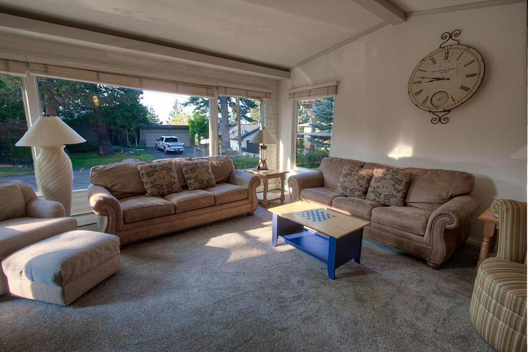 Photo of Livingroom in Round Hill Village