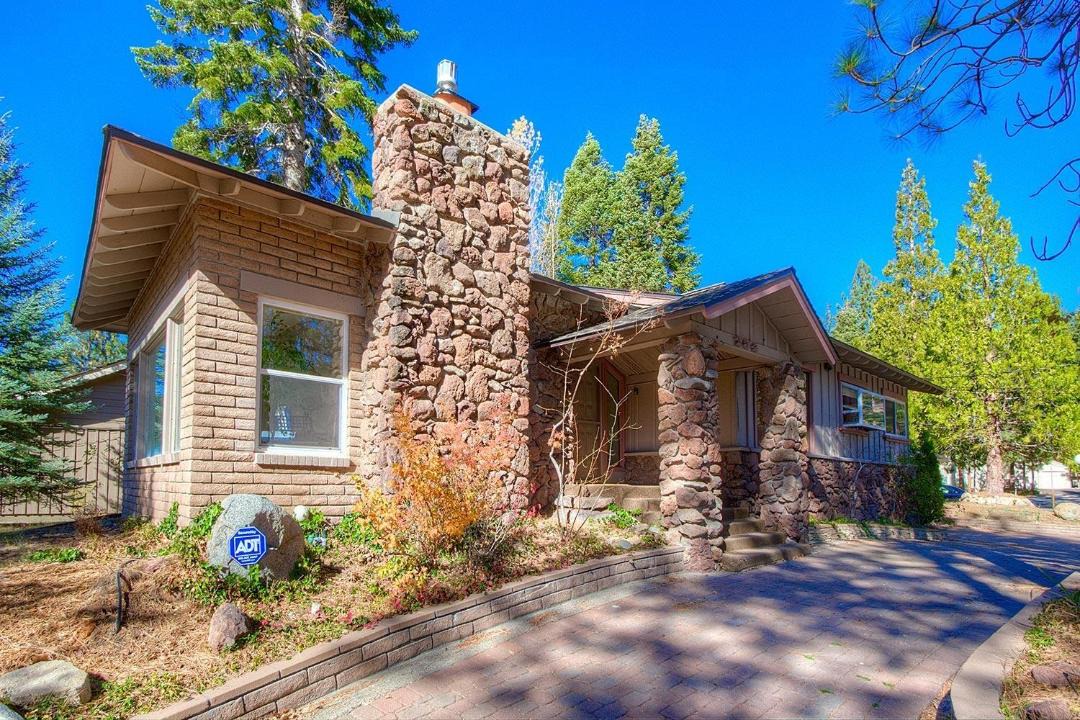 Photo of Buildings in Round Hill Village