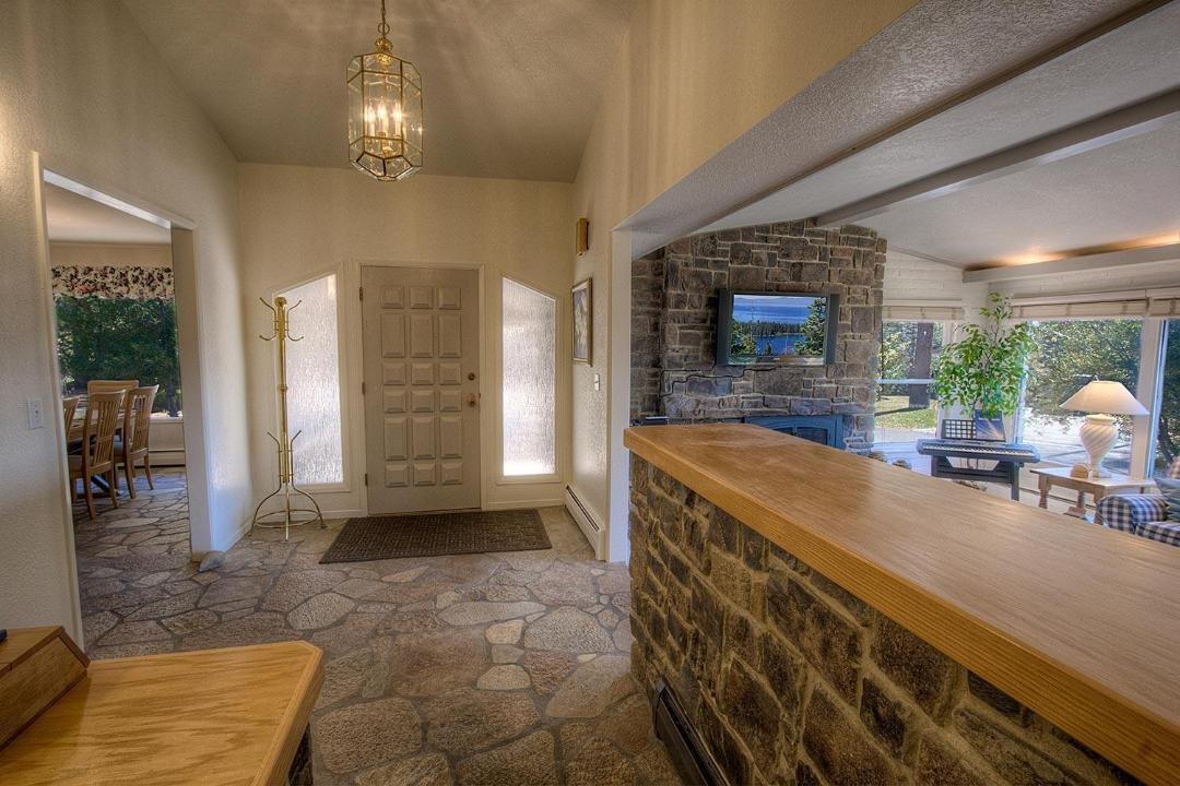 Photo of Livingroom in Round Hill Village