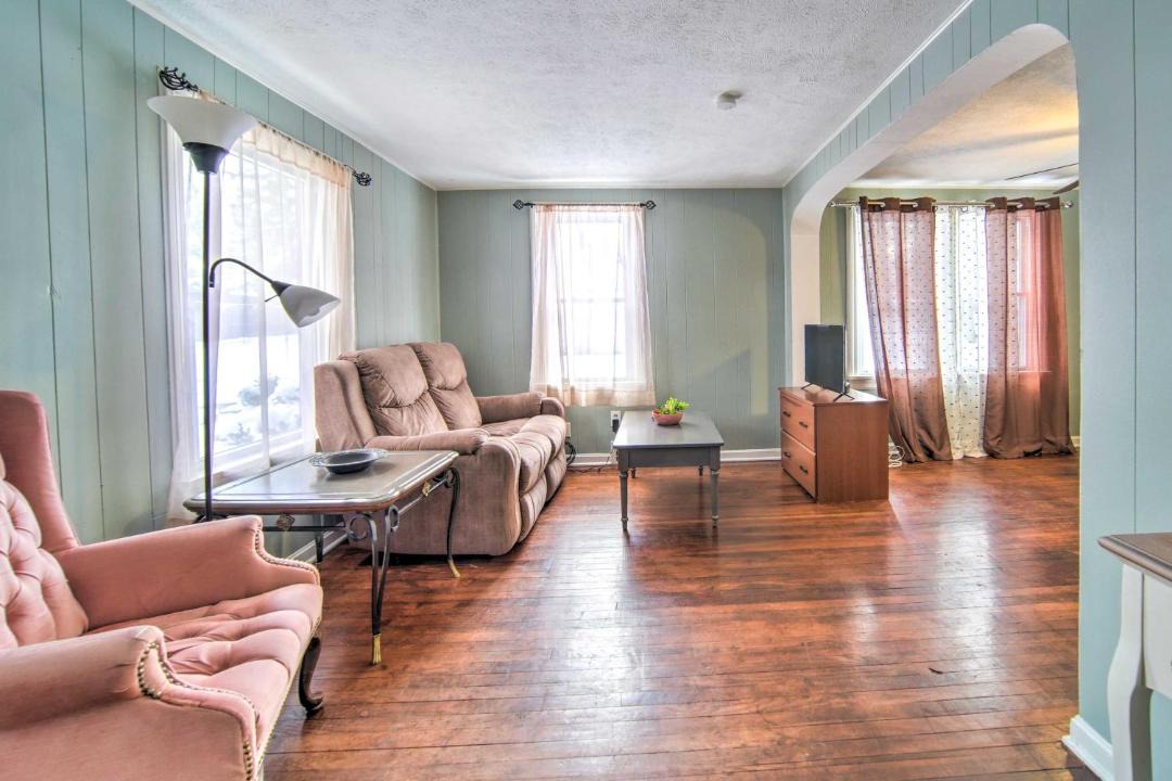 Photo of Livingroom in Eastlake