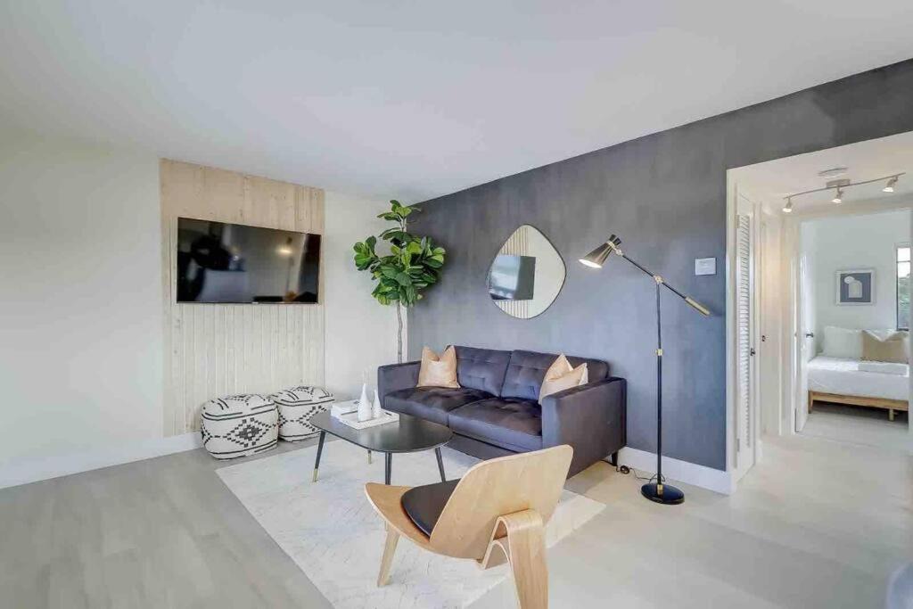 Photo of Livingroom in Imperial Point
