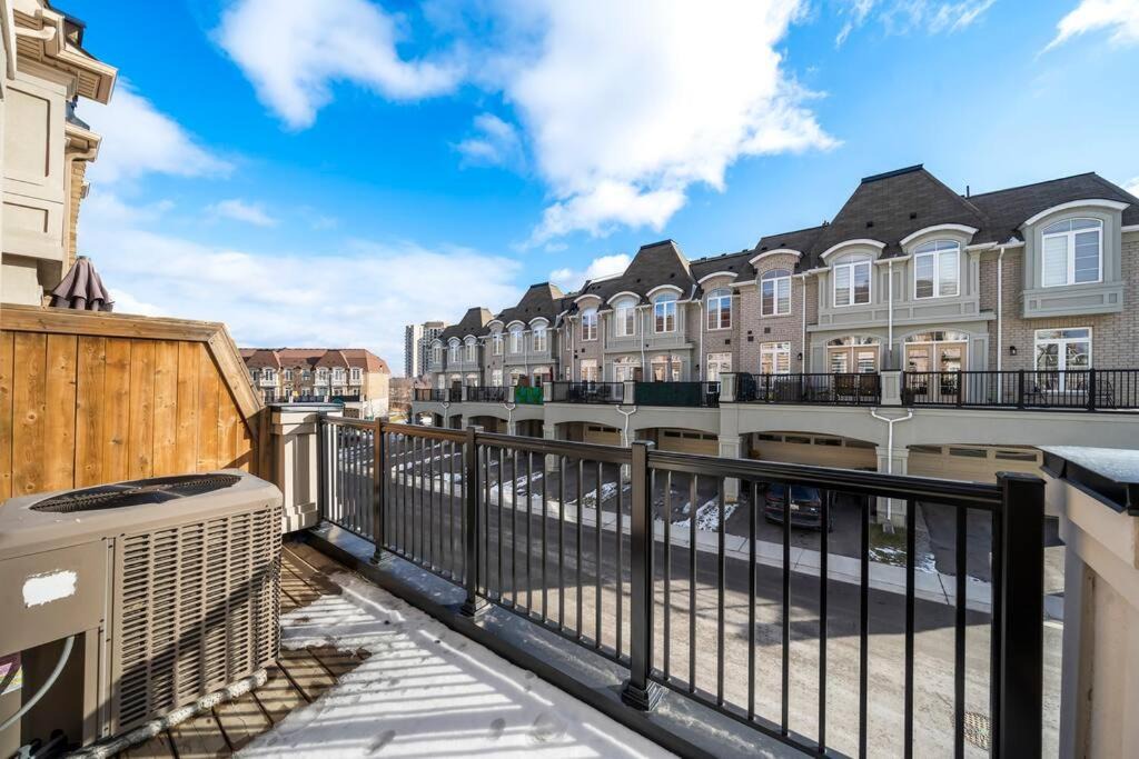 Photo of Buildings in Hurontario