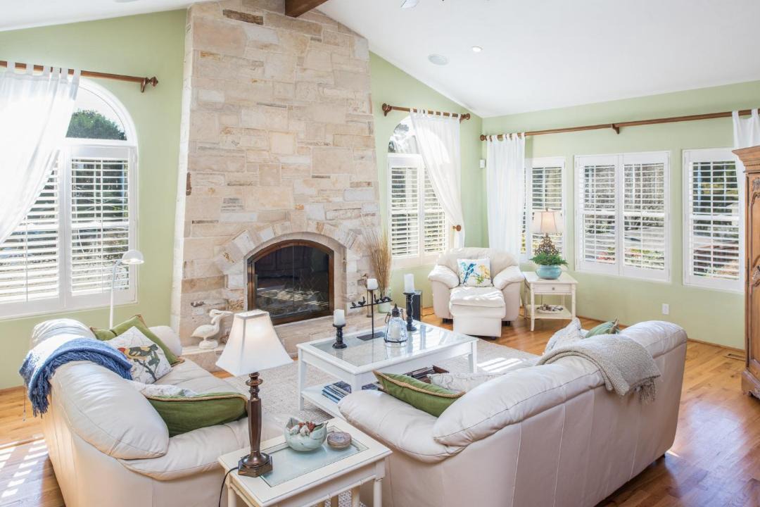 Photo of Livingroom in Del Rey Oaks
