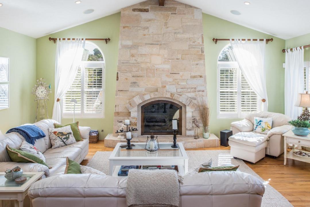 Photo of Livingroom in Del Rey Oaks