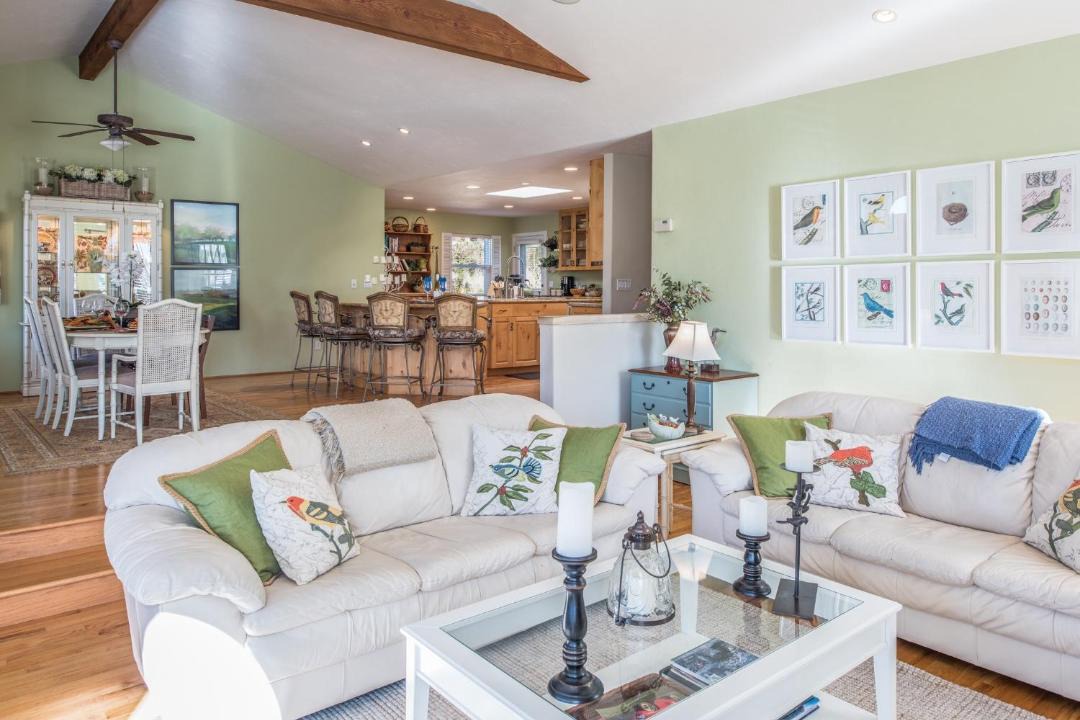 Photo of Livingroom in Del Rey Oaks