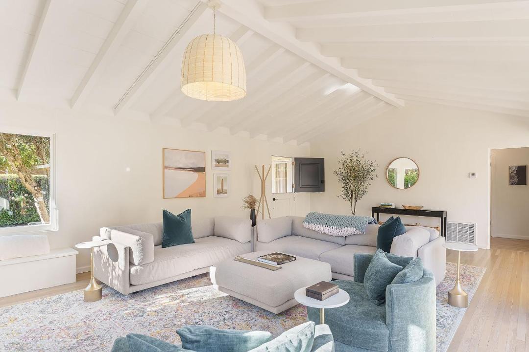 Photo of Livingroom in Carmel Point