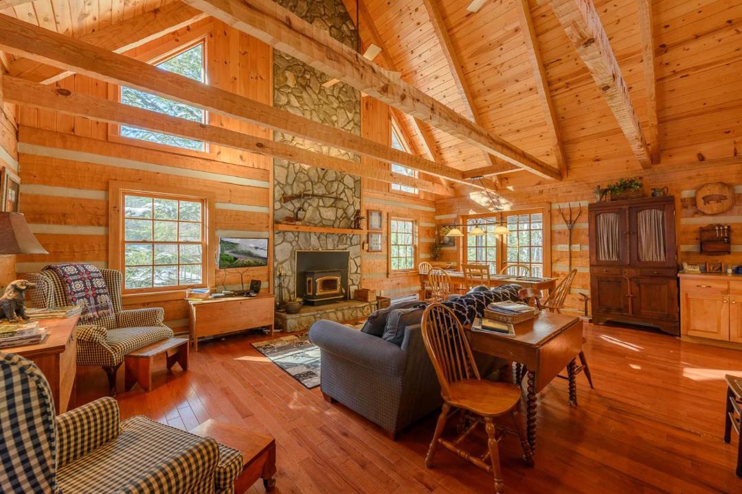 Photo of Livingroom in Seven Devils