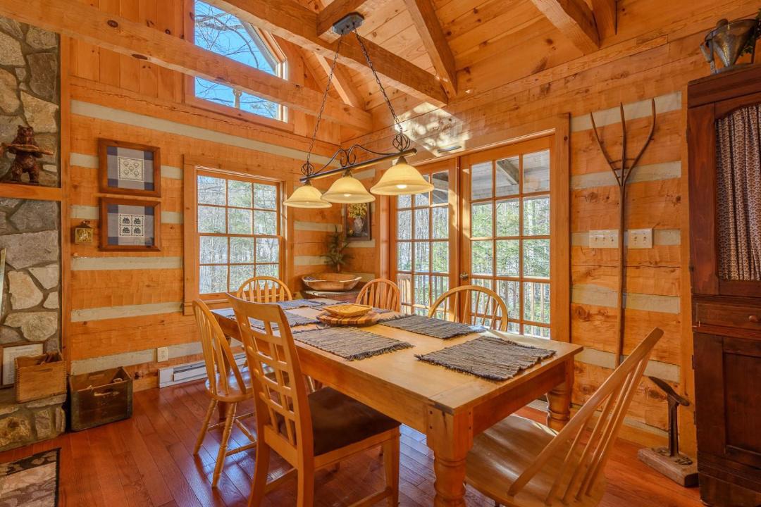 Photo of Livingroom in Seven Devils